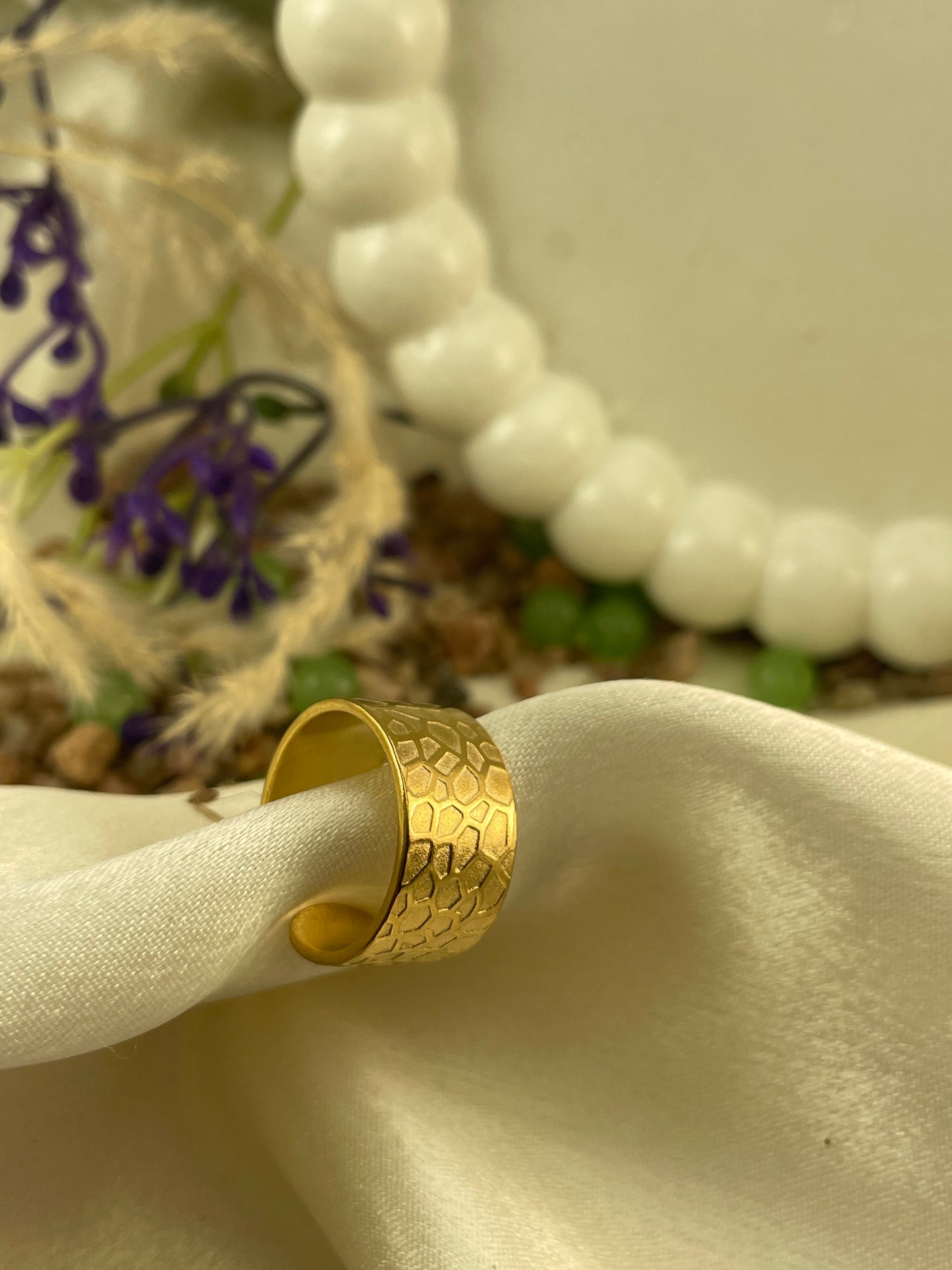 Elegant Harmonia Golden Ring